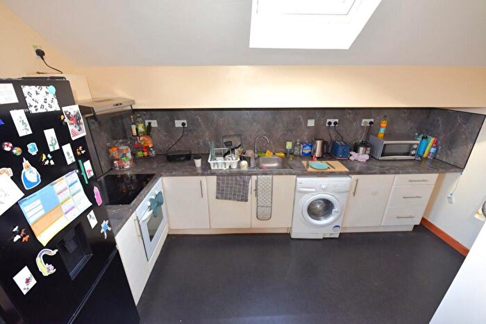 2 Bedroom Flat To Rent In Low Close Dwellings, LS2