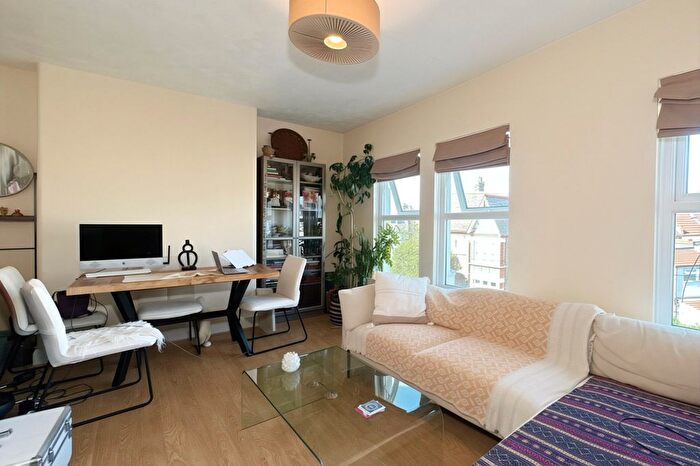 2 Bedroom Flat To Rent In Byne Road, London, SE26