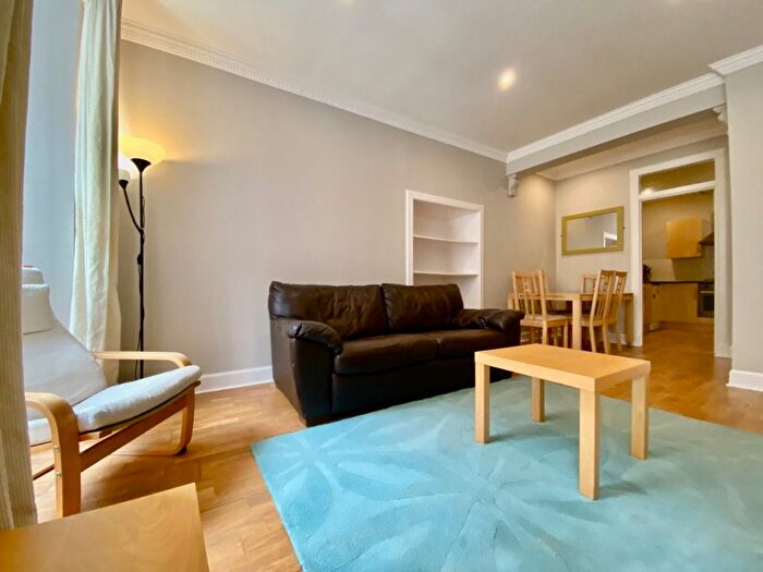 3 Bedroom Flat To Rent In Blair Street, Old Town, Edinburgh, EH1