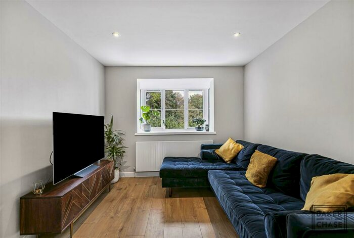 1 Bedroom Flat To Rent In Gladbeck Way, Enfield, EN2