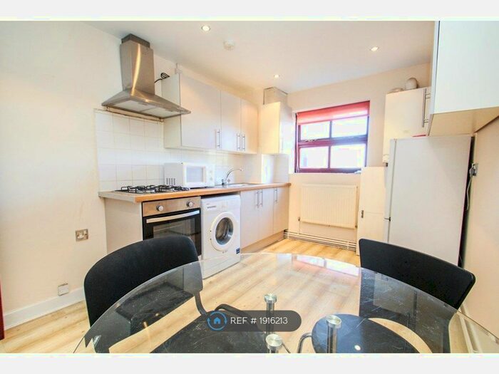 3 Bedroom Flat To Rent In Rosebank Road, Leeds, LS3