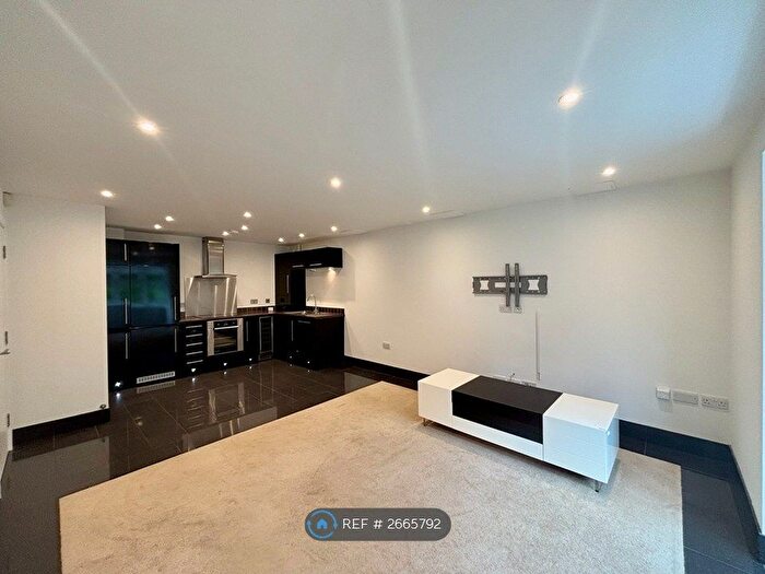 1 Bedroom Flat To Rent In Chesham Heights, Kingswood, Tadworth, KT20