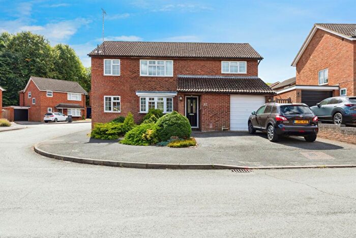 4 Bedroom Detached House For Sale In Oakwell Close, Stevenage, SG2