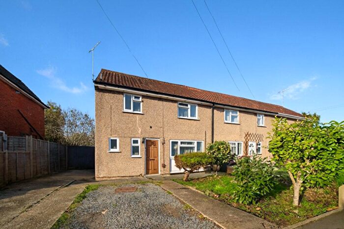 3 Bedroom Semi Detached House For Sale In Sycamore Road, Reading, Berkshire, RG2