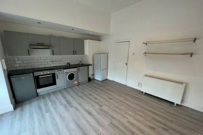 1 Bedroom Flat To Rent In Flat, Newport Road Cardiff, CF24
