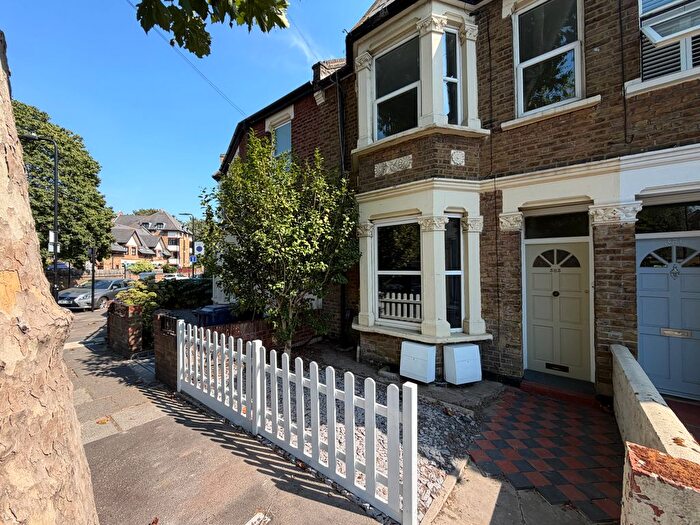 2 Bedroom Flat For Sale In Acton Lane, London, W3