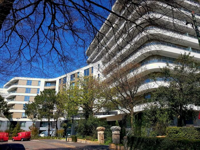 2 Bedroom Flat To Rent In St. Peters Road, Bournemouth, Dorset, BH1