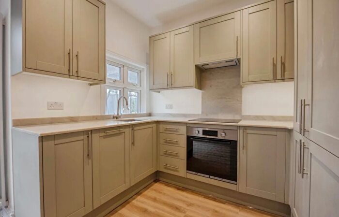 2 Bedroom Flat To Rent In Downs Road, Coulsdon, CR5