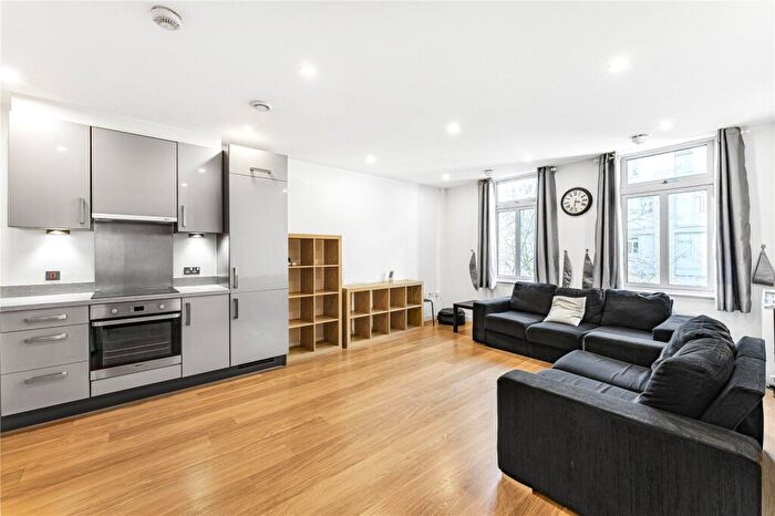 2 Bedroom Apartment To Rent In Coral Apartments, Salton Square, London, E14