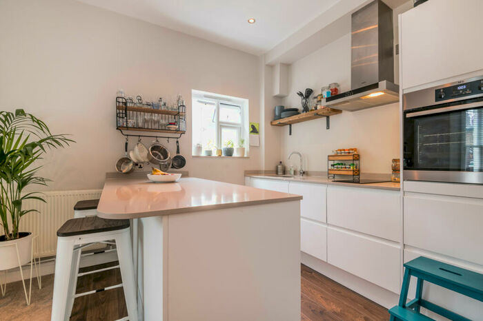 2 Bedroom Flat To Rent In Lordship Lane, London, SE22