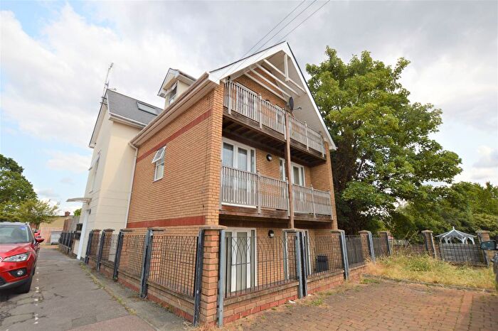 1 Bedroom Flat To Rent In Benrek Close, Ilford, IG6