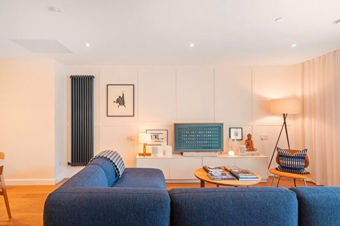 2 Bedroom Flat For Sale In Mcarthurs Yard, Harbourside, BS1