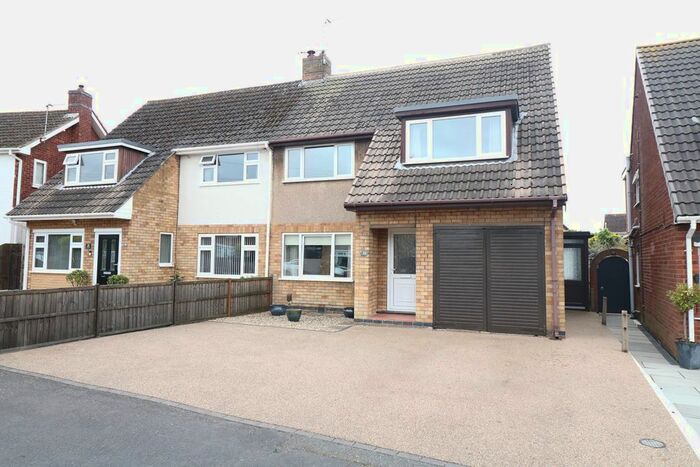 3 Bedroom Semi-Detached House To Rent In Rothwell Road, Scunthorpe, DN15