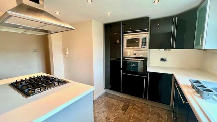 2 Bedroom Flat To Rent In Chingford, E4