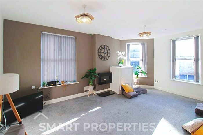 3 Bedroom Flat To Rent In Southgate, Elland, HX5