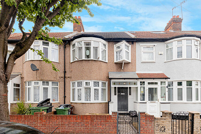 4 Bedroom House To Rent In Sanderstead Road, Leyton Marshes, E10