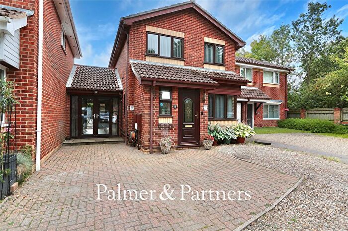 3 Bedroom Link Detached House For Sale In Bramblewood, Ipswich, Suffolk, IP8