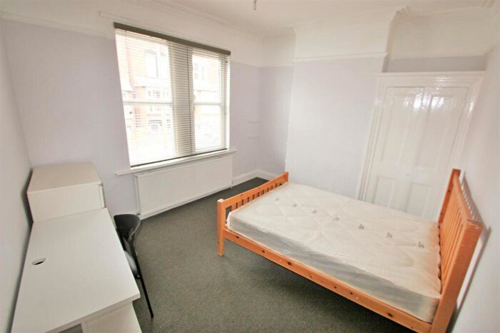 5 Bedroom Terraced House To Rent In Chestnut Avenue, Hyde Park, Leeds, LS6