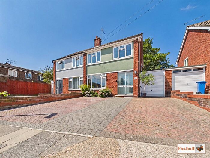 3 Bedroom Semi Detached House For Sale In Chartwell Close, Ipswich, IP4