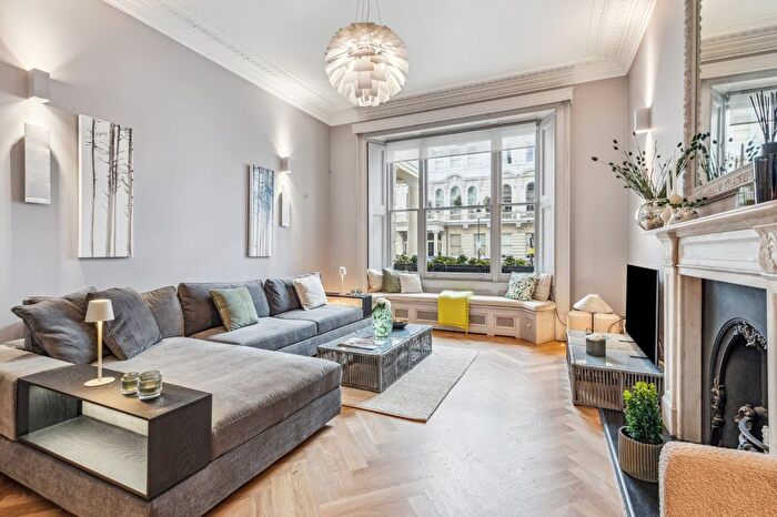 3 Bedroom Flat To Rent In Queens Gate Terrace, South Kensington, SW7