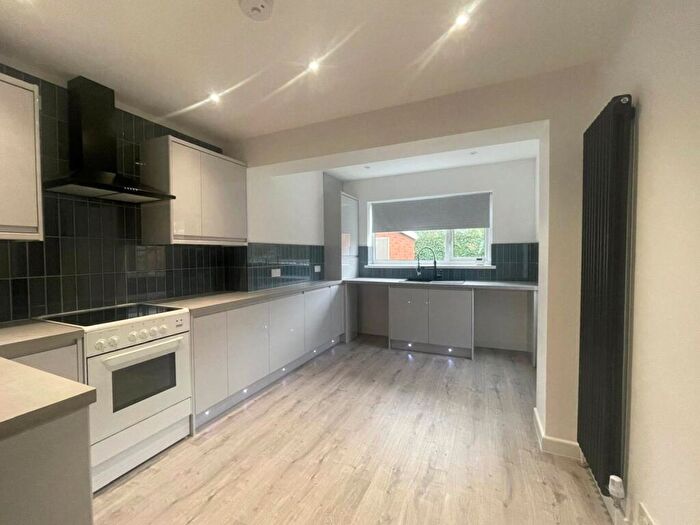 2 Bedroom Bungalow To Rent In Snowdon Close, Kidderminster, DY11