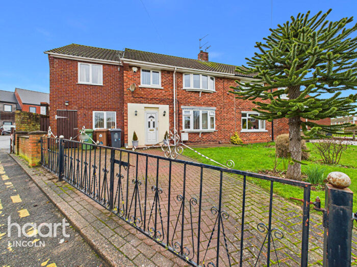 4 Bedroom Semi-Detached House For Sale In Laughton Way, Lincoln, LN2