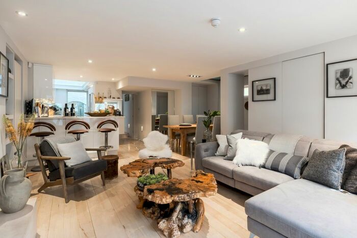 4 Bedroom Flat To Rent In Artesian Road, London, W2