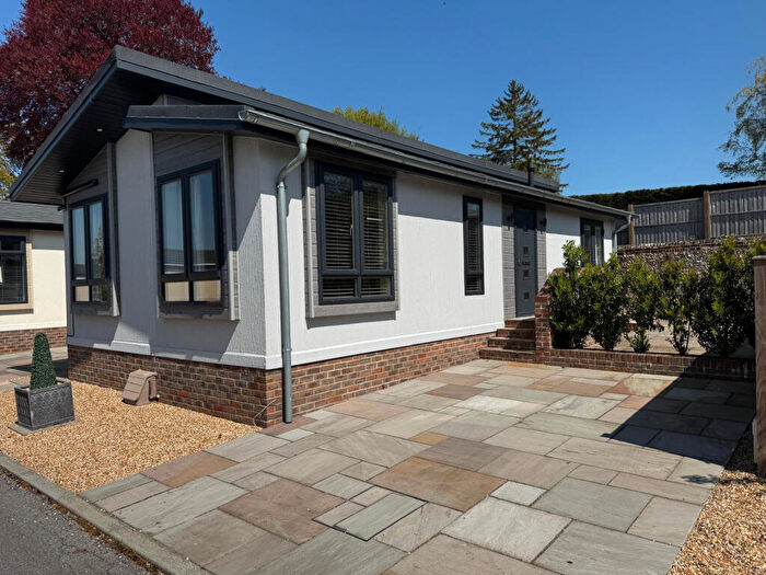 2 Bedroom Park Home For Sale In Alresford, Hampshire, SO24