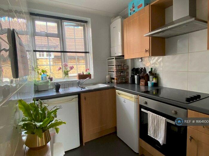 1 Bedroom Flat To Rent In Condor Court, Guildford, GU2