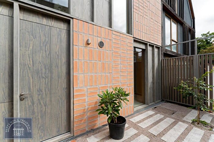 4 Bedroom Detached House To Rent In Sprowston Mews, Forest Gate, E7