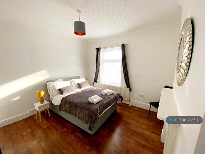 2 Bedroom Flat To Rent In Darnley Street, Gravesend, DA11