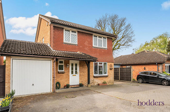 4 Bedroom Detached House For Sale In Chertsey, Surrey, KT16