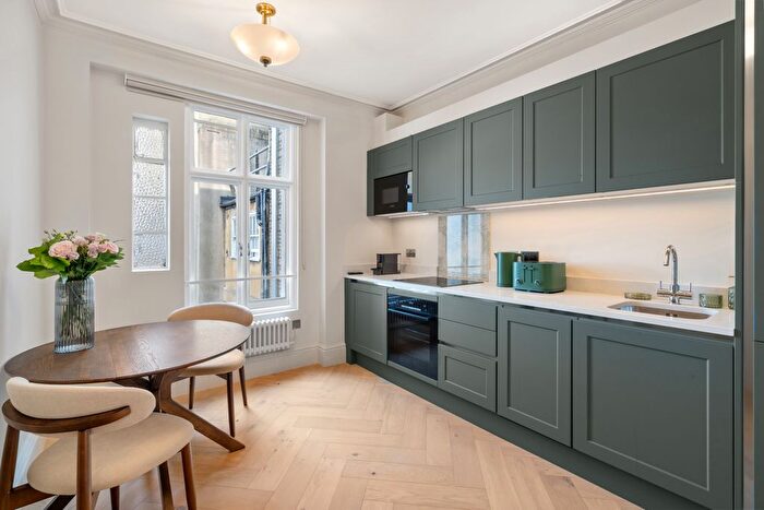2 Bedroom Flat To Rent In Queens Gate, South Kensington, London, SW7