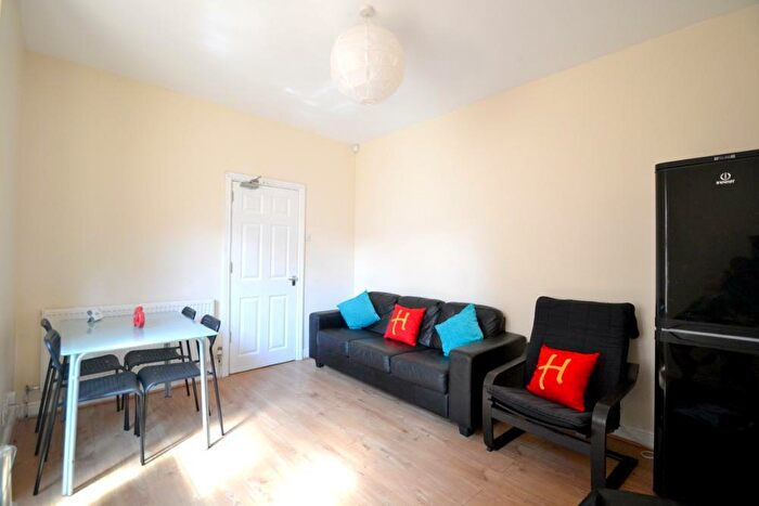 6 Bedroom Detached House To Rent In Bute Avenue, Lenton, Nottingham, NG7