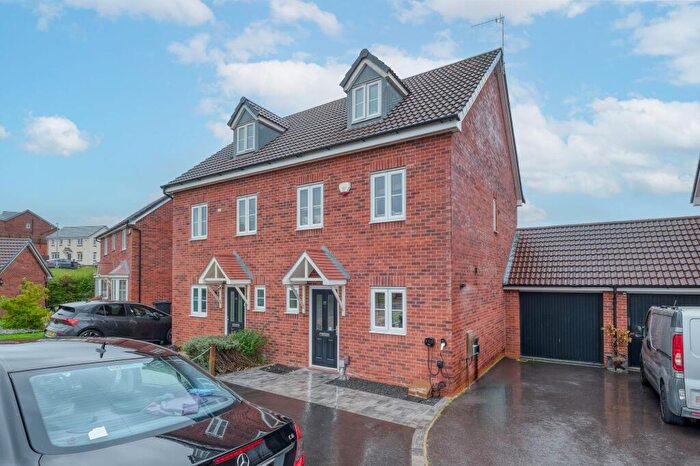 3 Bedroom Semi-Detached House For Sale In Dovecote Close, Redditch, B97