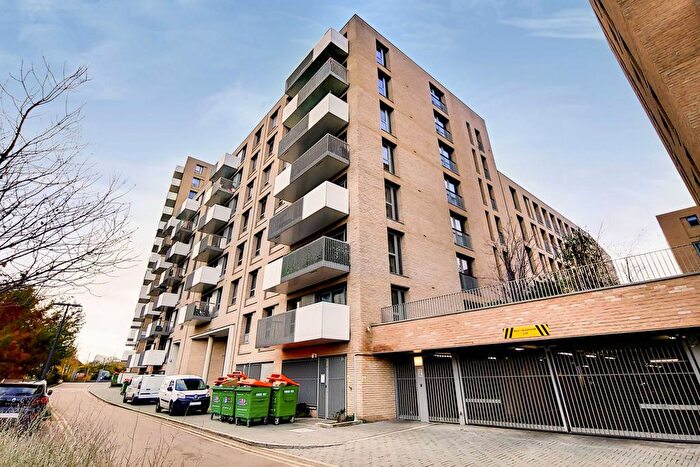 3 Bedroom Flat For Sale In Parkside Court, Docklands, London, E16