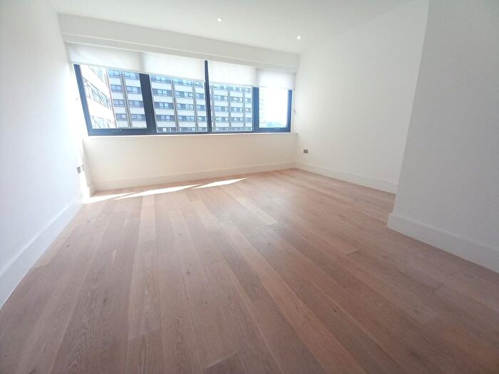 2 Bedroom Flat To Rent In Romney Place, Maidstone, ME15