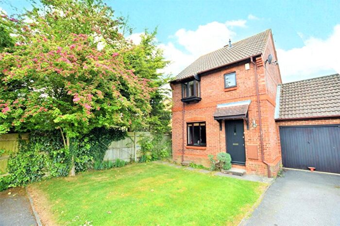 3 Bedroom Link Detached House To Rent In Simkins Close, Winkfield Row, Bracknell, Berkshire, RG42