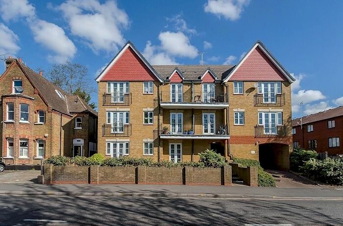 2 Bedroom Flat To Rent In Birkenhead Avenue, Kingston Upon Thames, KT2
