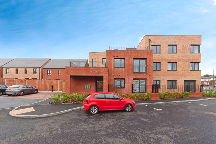 2 Bedroom Flat For Sale In The Woodlands, Oldbury, B68