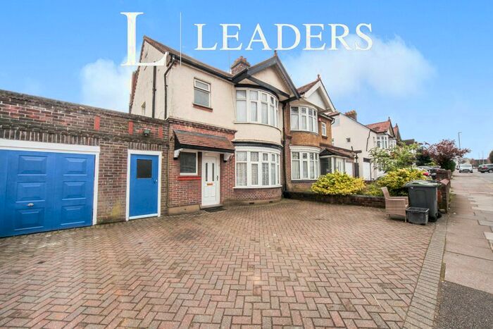 4 Bedroom Semi-Detached House To Rent In Montrose Avenue, Luton, LU3