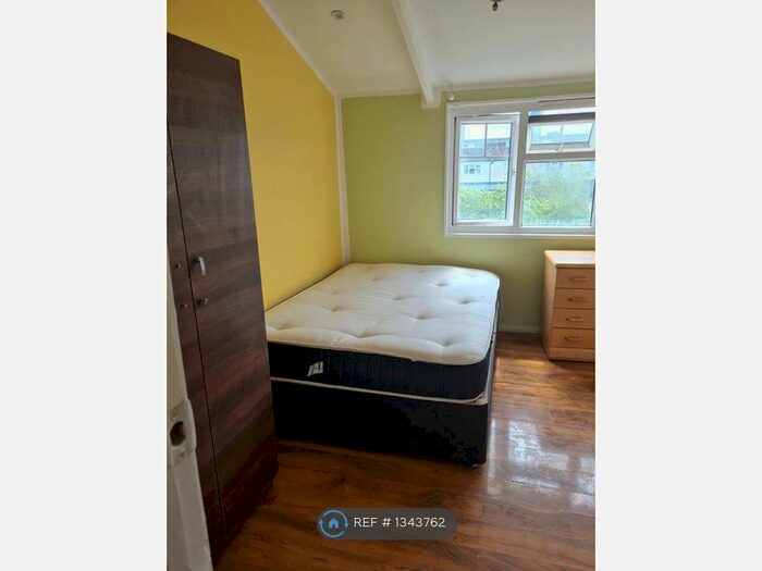 Studio To Rent In Rodney Close, Croydon, CR0