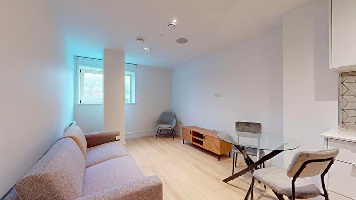1 Bedroom Flat To Rent In Beverley Way, New Malden, SW20