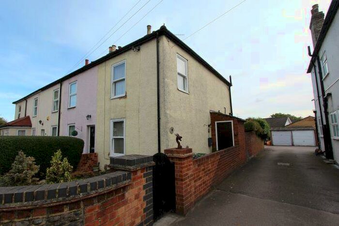 2 Bedroom End Of Terrace House For Sale In Coopers Lane, Potters Bar, Hertfordshire, EN6