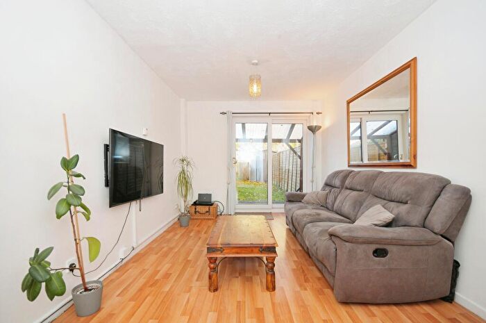 1 Bedroom Terraced House For Sale In Sandpiper Way, Orpington, BR5
