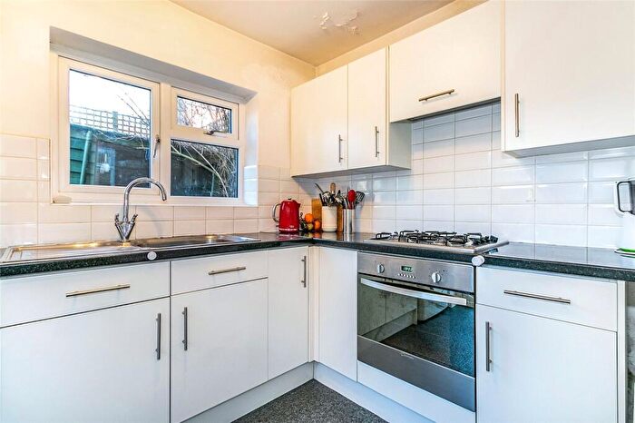 2 Bedroom End Of Terrace House For Sale In Kings Road, Kingston Upon Thames, KT2 - Photo 6