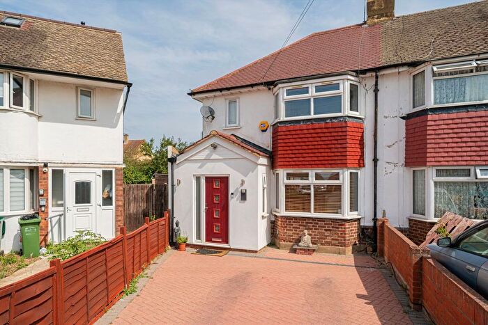 4 Bedroom End Of Terrace House For Sale In The Vale, Sunbury-On-Thames, TW16