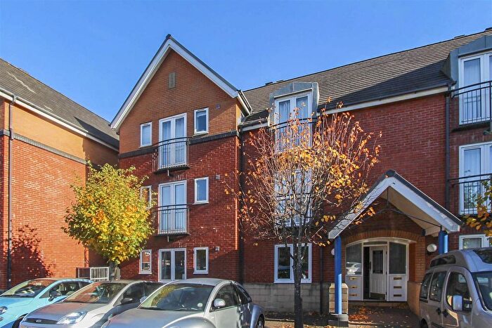 2 Bedroom Flat For Sale In Halliard Court, Barquentine Place, Cardiff, CF10