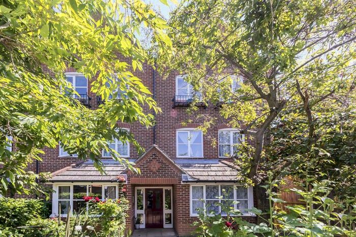 1 Bedroom Flat To Rent In Langridge Mews, Hampton, TW12