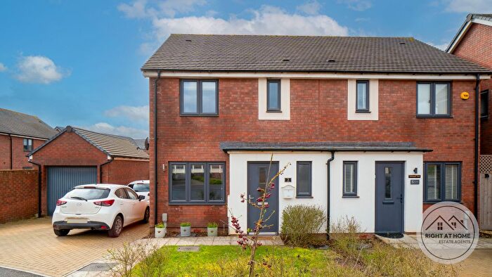 3 Bedroom Semi Detached House For Sale In Flay Field, Tithebarn, Exeter, EX1